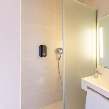 Lieusaint Carre Senart Hotell
